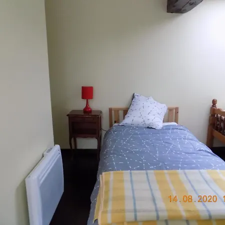 Les Papillons Nyaraló