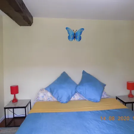 Les Papillons بيت للعطل Vrolle